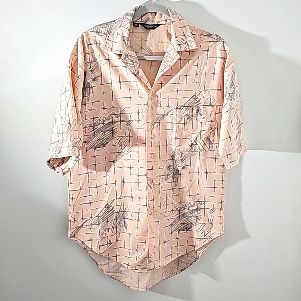 Hutspah mens button-down shirt. Short sleeve. Size medium. Peach artsy.